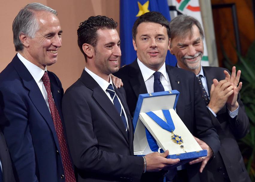 Tra gli azzurri vincitori del Collare d&#39;Oro, invece, il trionfatore del Tour de France, Nibali; il campione mondiale 2012 di pugilato Fragomeni, quello del 2013 (dilettanti) Russo